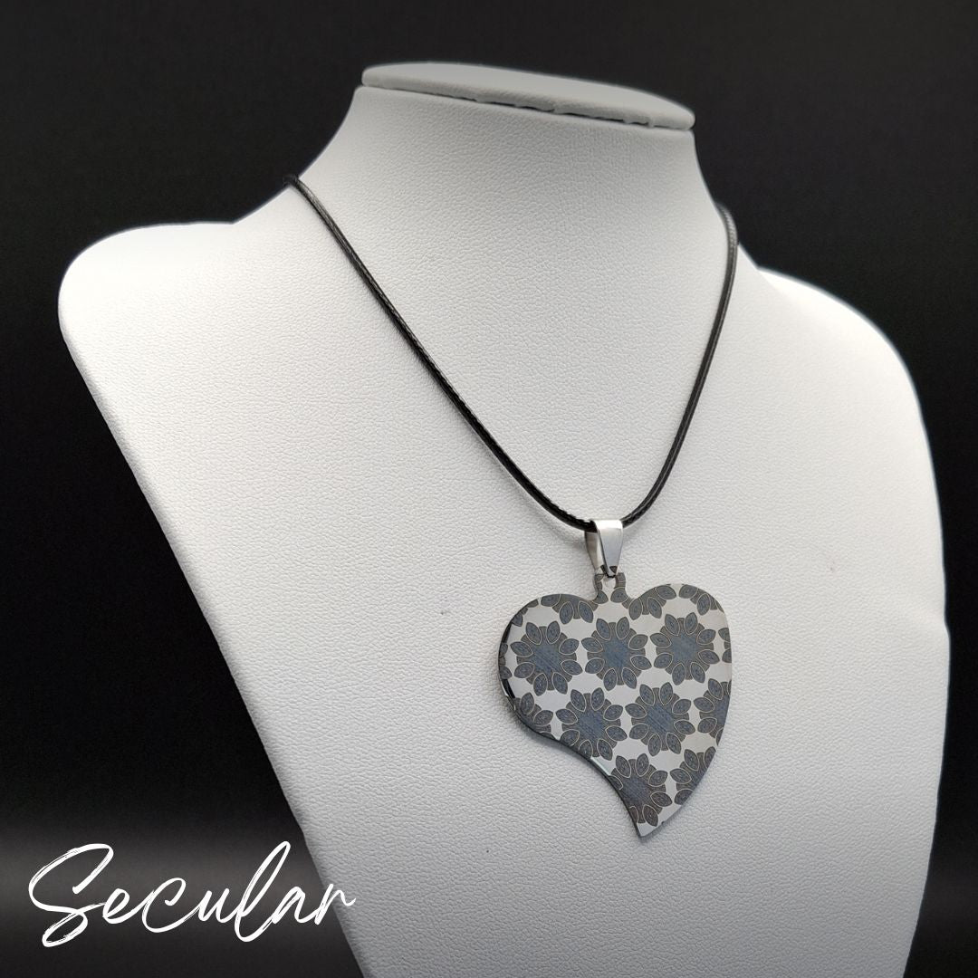 Pendentes coração, gravados a laser, em aço inoxidável, com fio