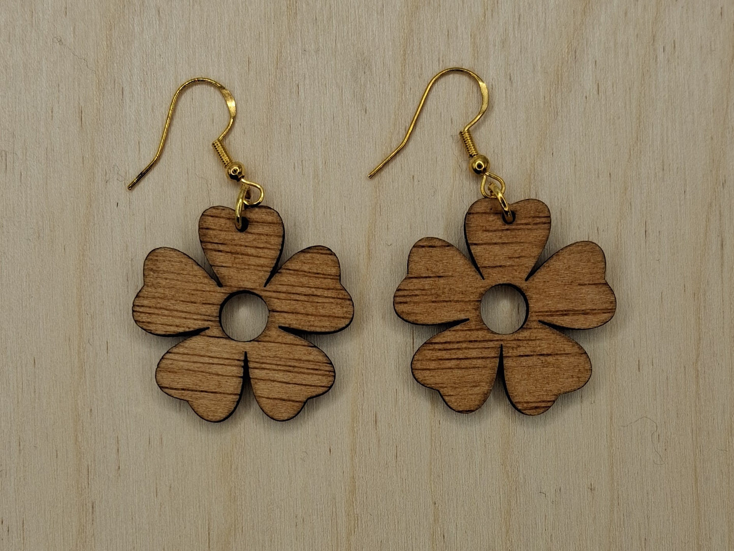 Brincos de Madeira com o tema NATUREZA, cortados a laser