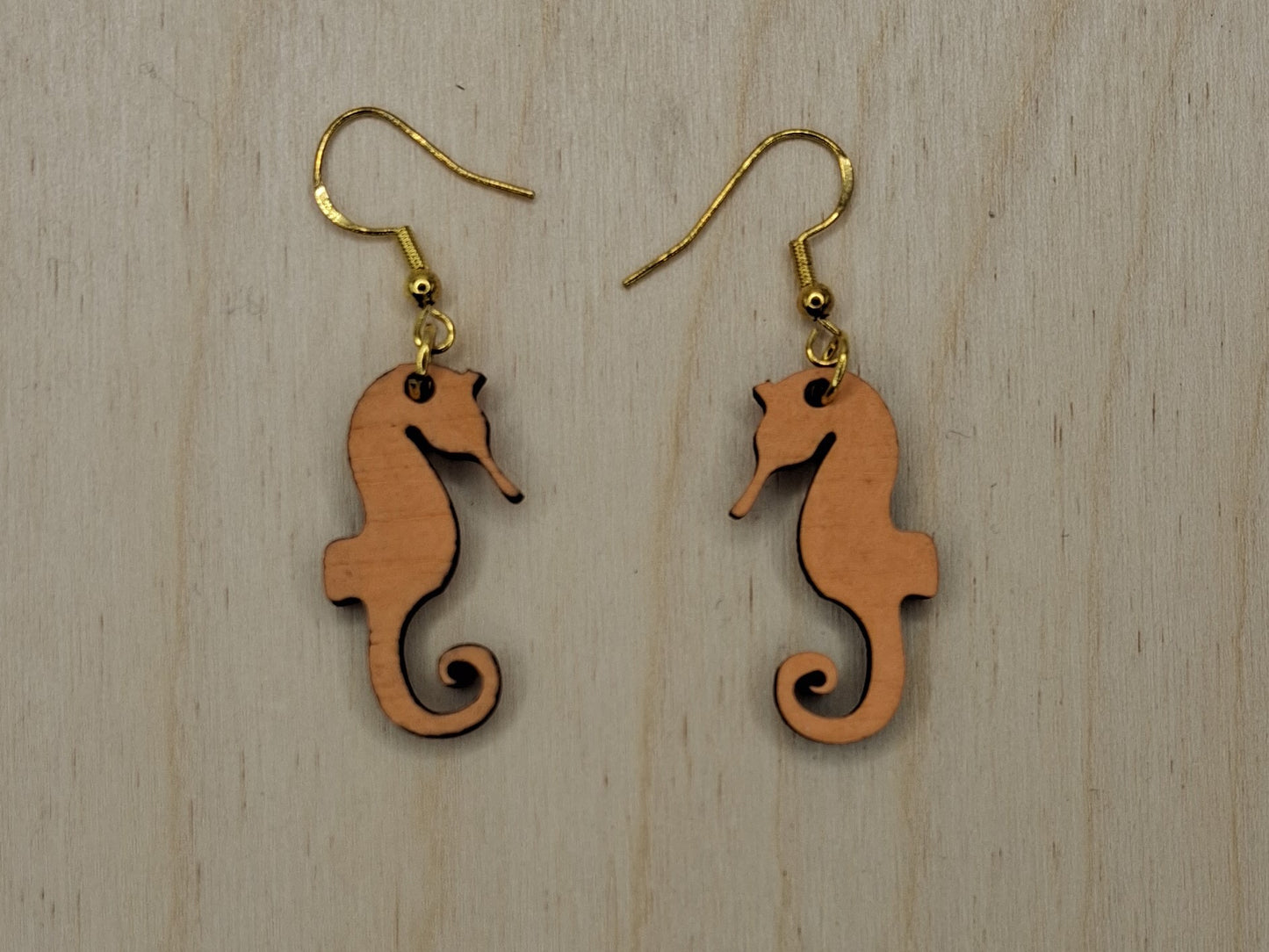 Brincos de Madeira com o tema NATUREZA, cortados a laser