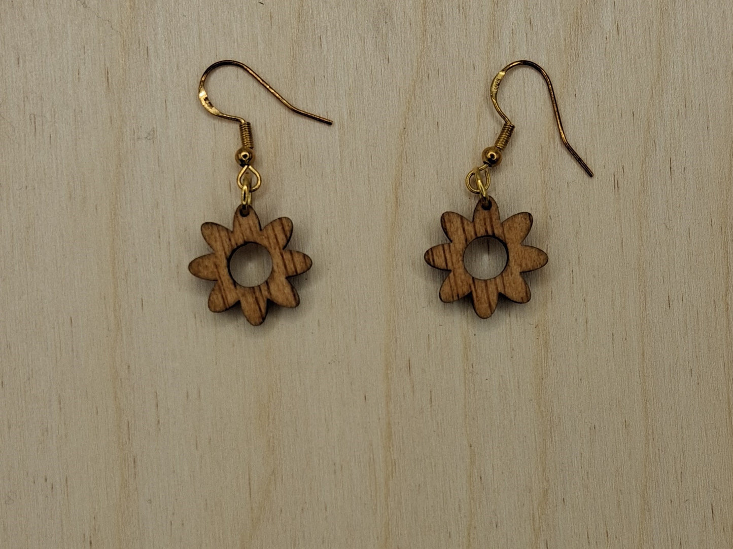 Brincos de Madeira com o tema NATUREZA, cortados a laser