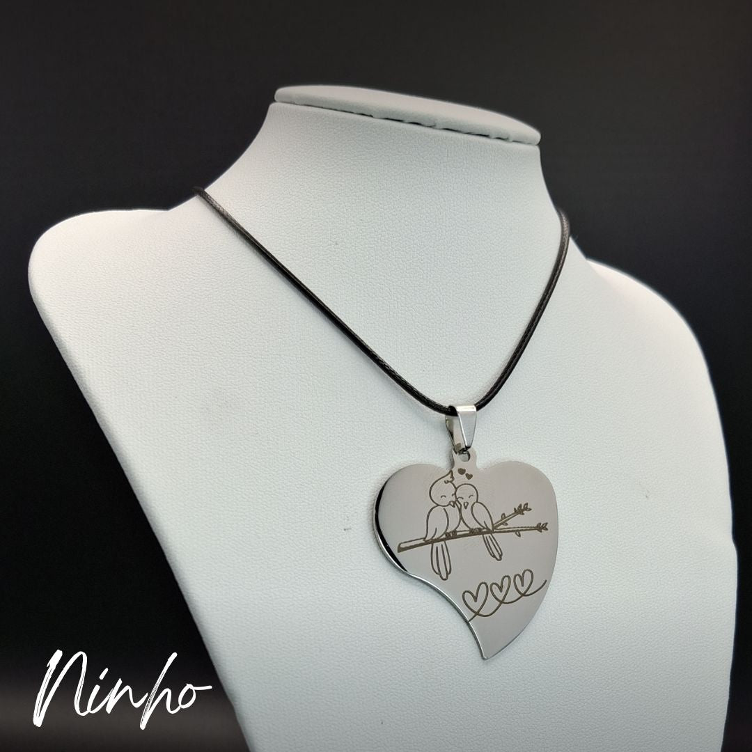 Pendentes coração, gravados a laser, em aço inoxidável, com fio