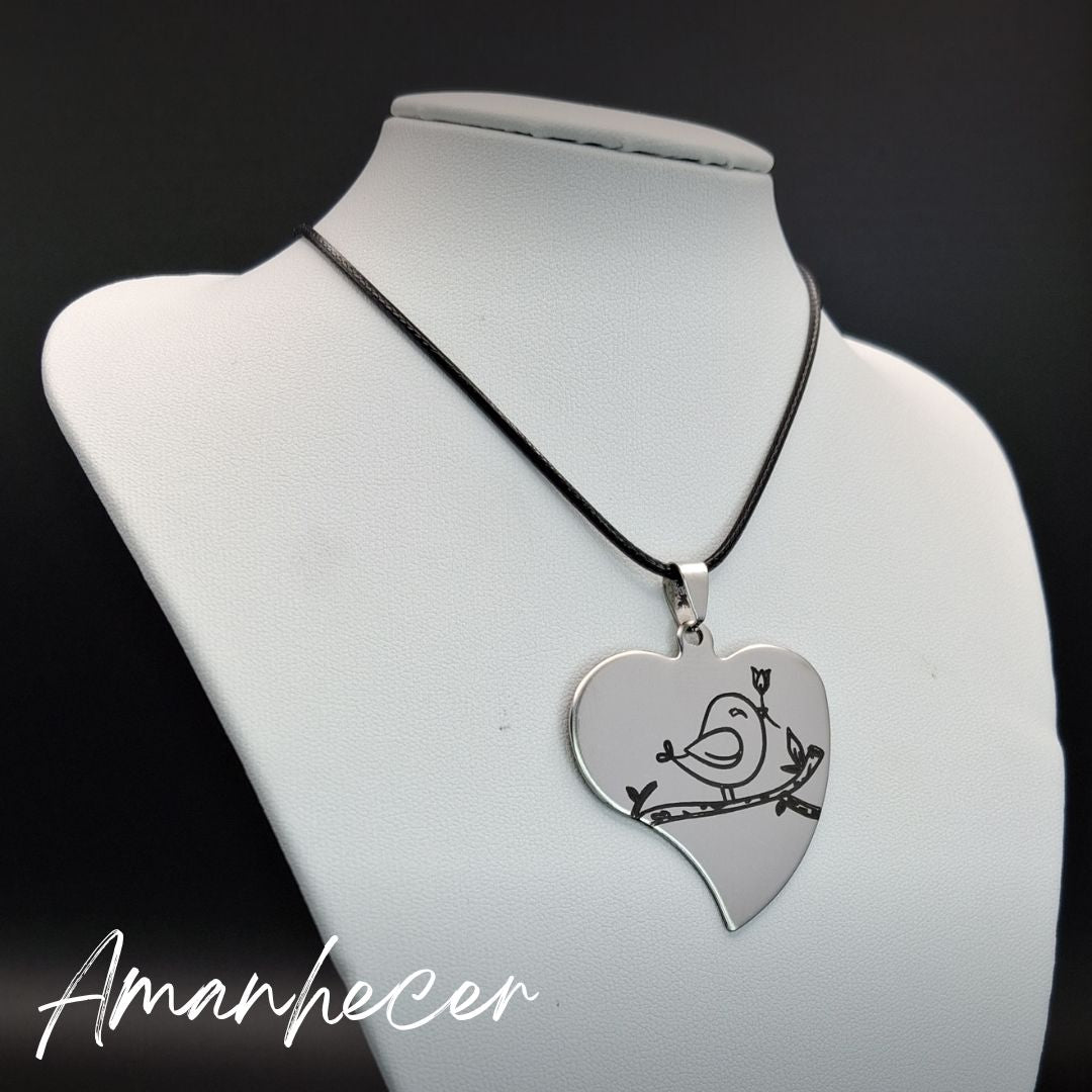 Pendentes coração, gravados a laser, em aço inoxidável, com fio