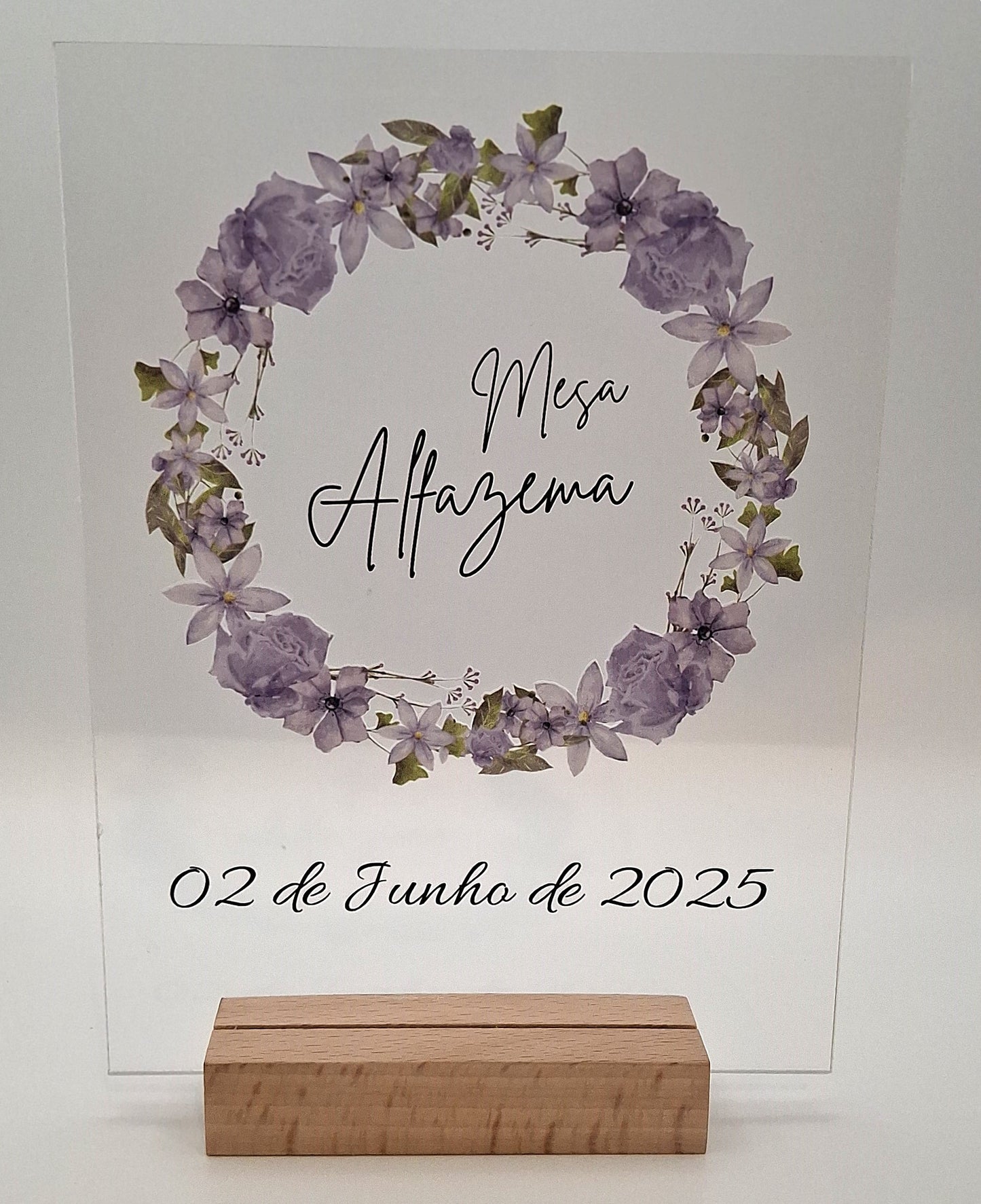 Paineis A5 comemorativos ou informativos em acrilico, com base madeira, sem iluminação