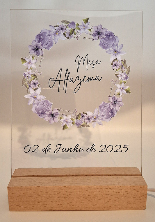 Paineis A5 comemorativos ou informativos em acrilico, com base madeira e iluminação LED