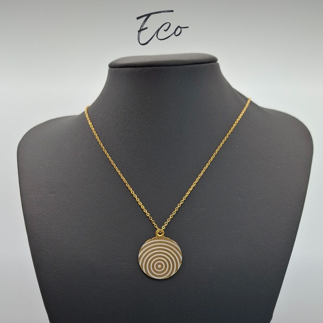 Pendentes redondos, gravados a laser, em aço dourado com fio